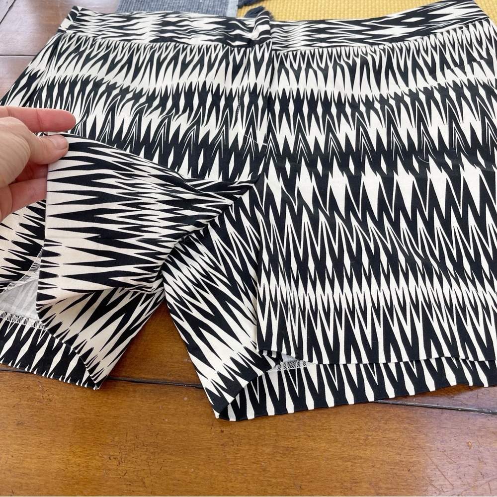 Worthington black and white geometric dress shorts - Picture 5 of 8